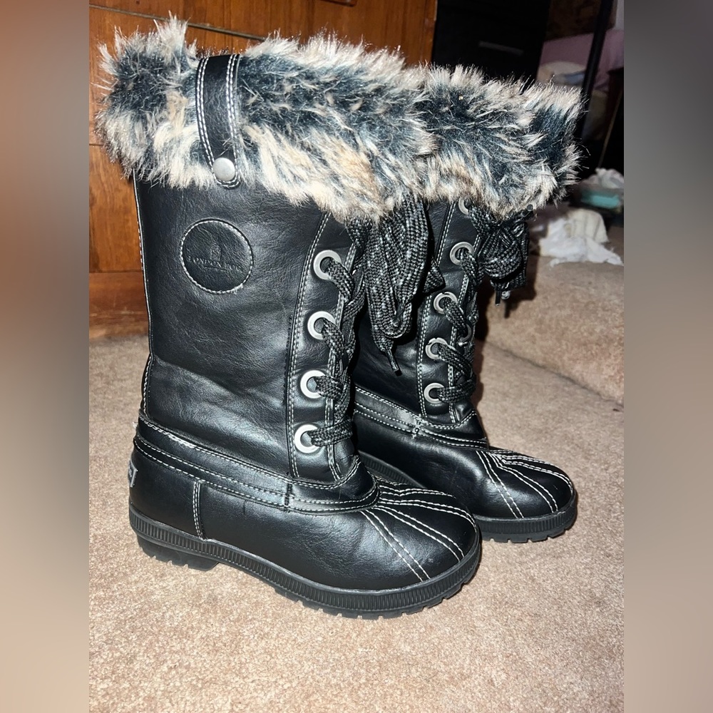 London Fog Melton Black Faux Leather
Winter Boots Size 6